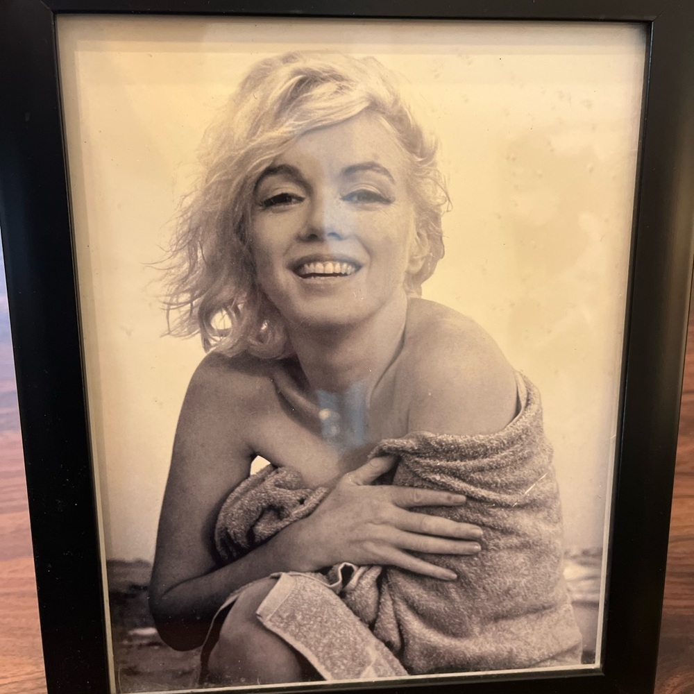 Black Framed Iconic Portrait of Marilyn Monroe